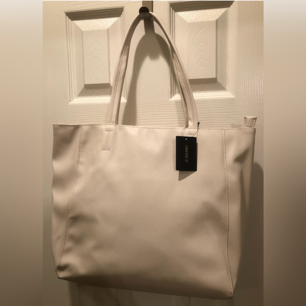 Very nice NWT Forever 21 Handbag/Tote bag.  One size.  Cream